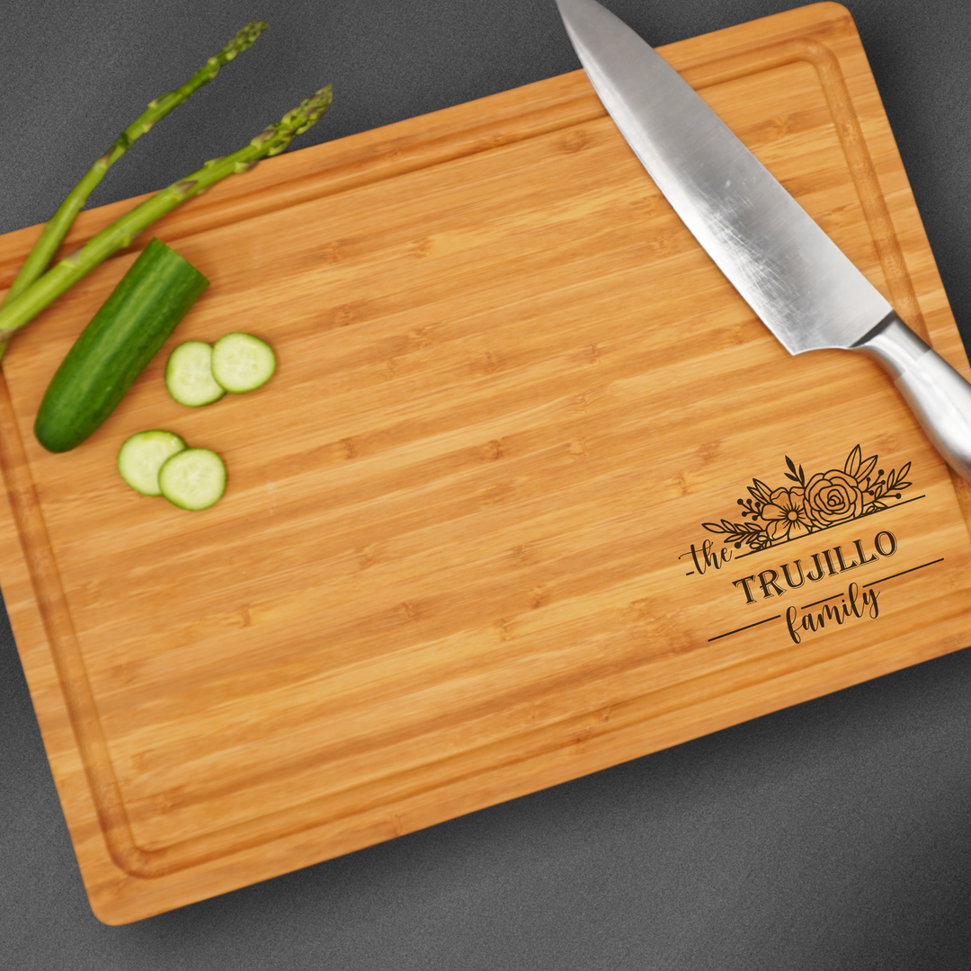 Large personalized cutting board engraved at the base. Perfect for wedding gifts.