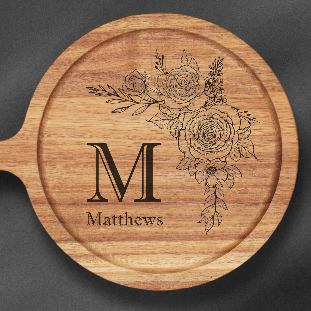 Personalized round serving tray with handle. Great gift idea for housewarmings, weddings and anniversaries!